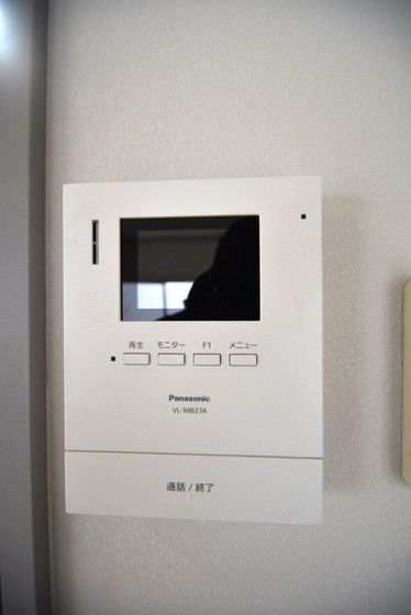 �y�Z�L�����e�B�z�@