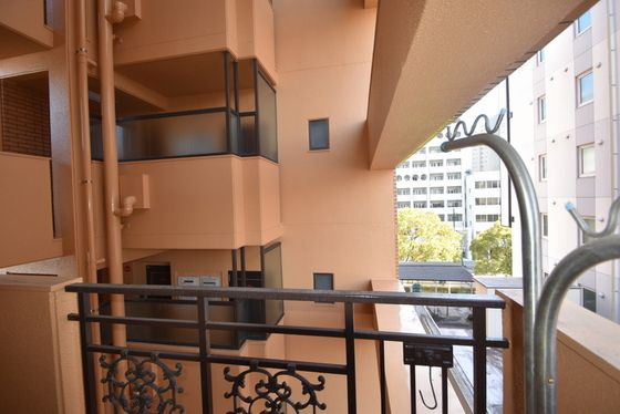 �y���]�z�@