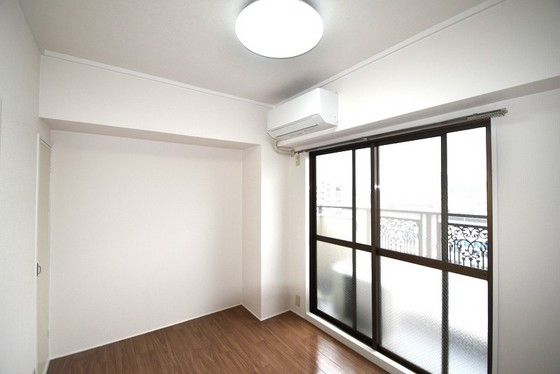 �y�����E���r���O�z�@