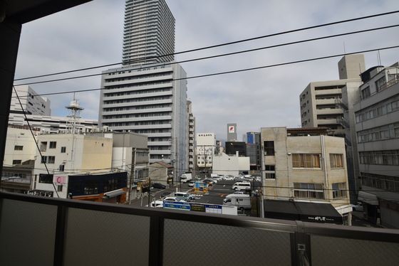 �y���]�z�@