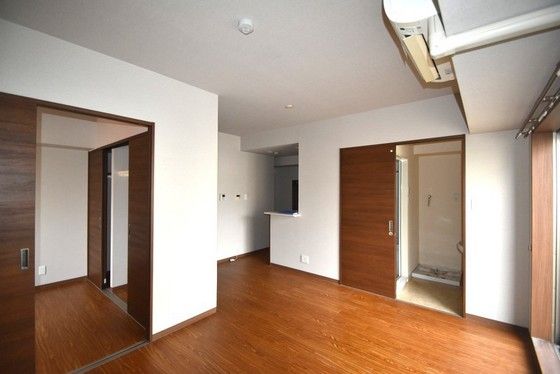 �y�����E���r���O�z�@