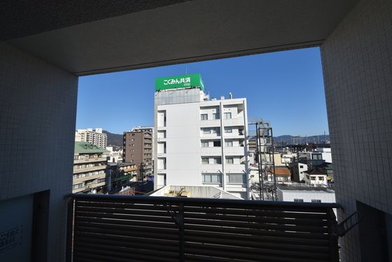 �y���]�z�@