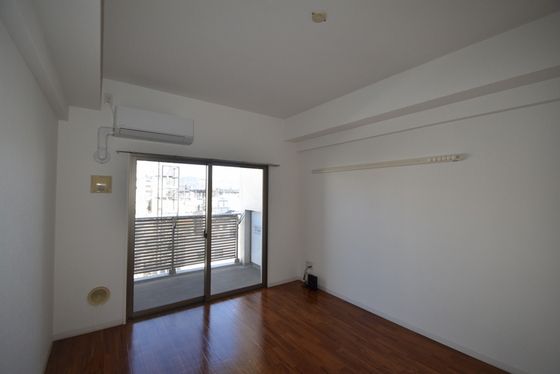 �y�����E���r���O�z�@