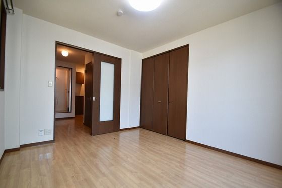 �y�����E���r���O�z�@