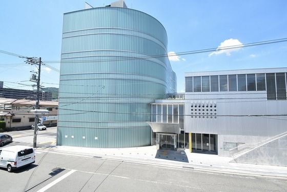 �y���]�z�@