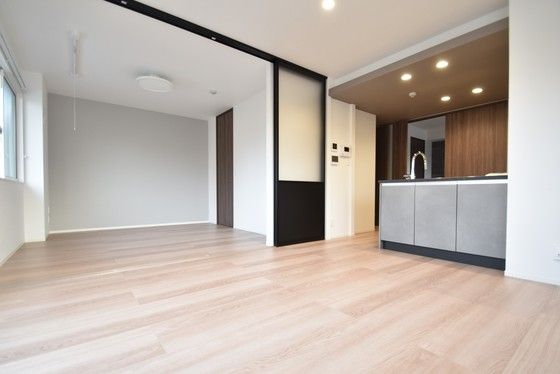 �y�����E���r���O�z�@