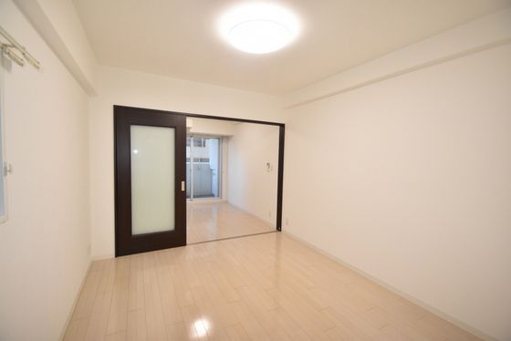 �y�����E���r���O�z�@