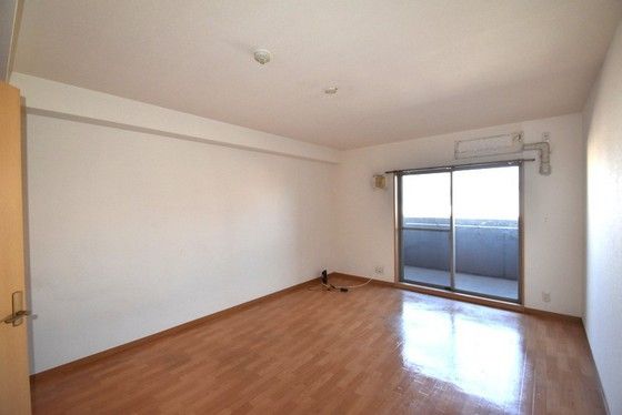 �y�����E���r���O�z�@