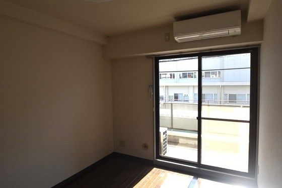 �y�����E���r���O�z�@