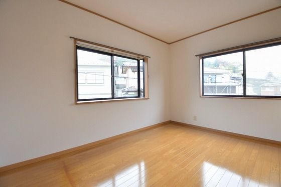 �y�����E���r���O�z�@