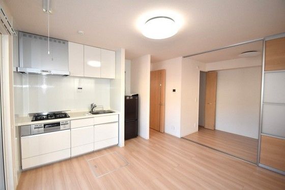 �y�����E���r���O�z�@