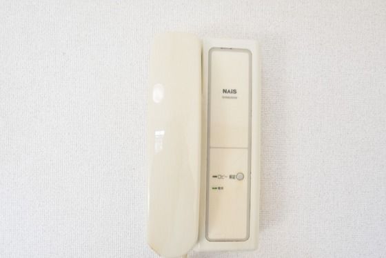 �y�Z�L�����e�B�z�@