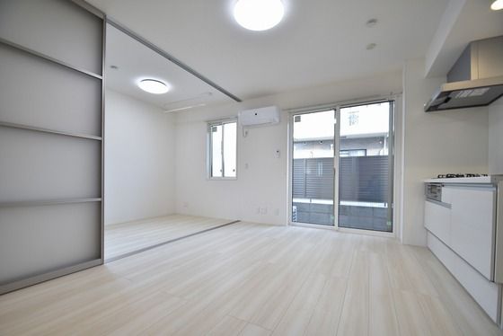 �y�����E���r���O�z�@