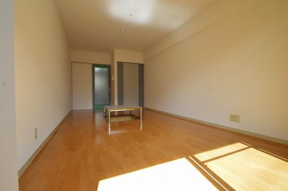 �y�����E���r���O�z�@