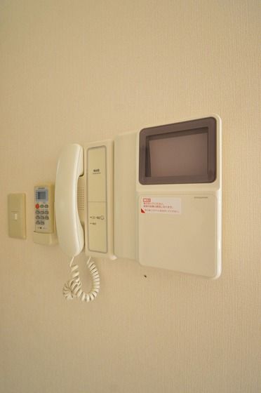 �y�Z�L�����e�B�z�@