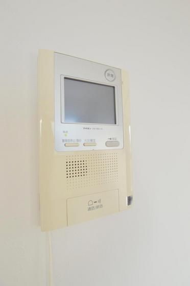 �y�Z�L�����e�B�z�@