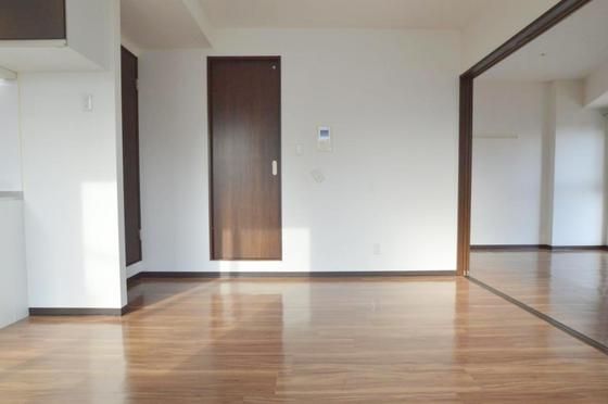 �y�����E���r���O�z�@