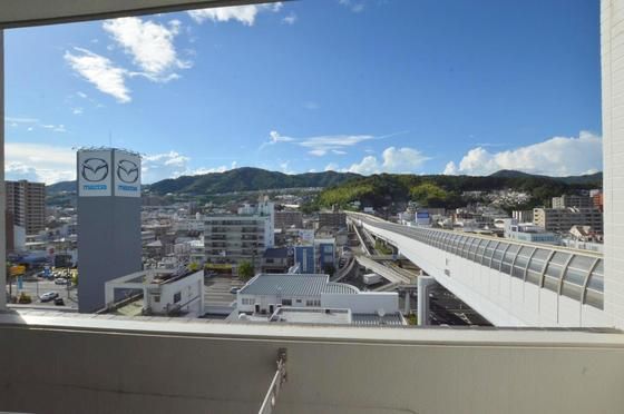 �y���]�z�@