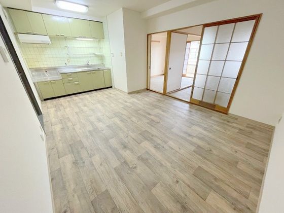 �y�����E���r���O�z�@