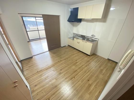 �y�����E���r���O�z�@