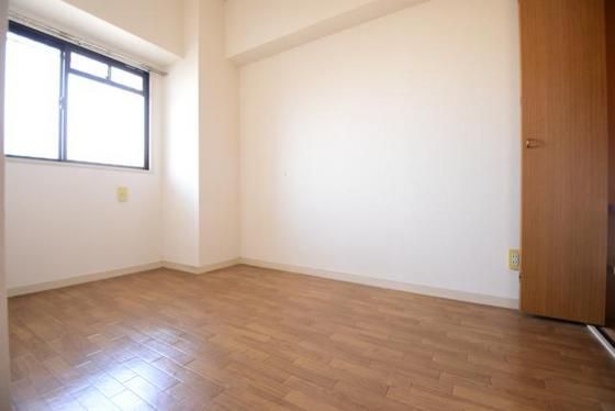 �y�����E���r���O�z�@