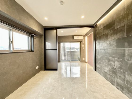 �y�����E���r���O�z�@