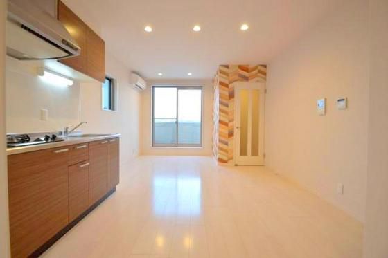 �y�����E���r���O�z�@