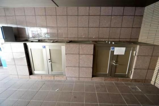 ���L���S�~�̂ď�