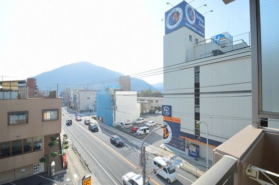 �y���]�z�@