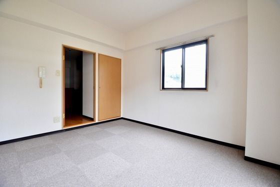 �y�����E���r���O�z�@