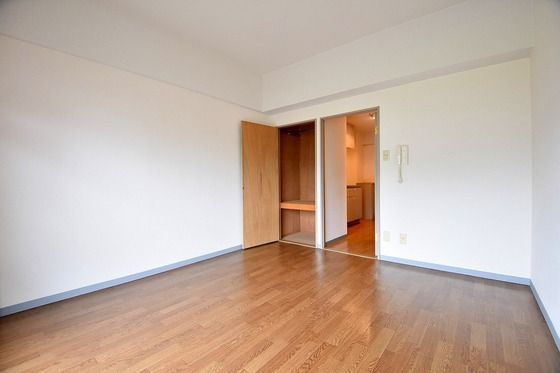 �y�����E���r���O�z�@