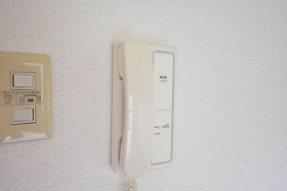 �y�Z�L�����e�B�z�@