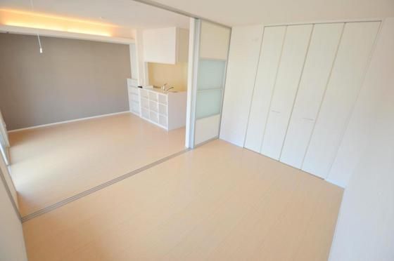 �y�����E���r���O�z�@