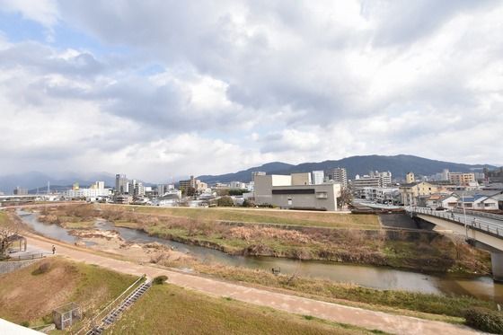 �y���]�z�@