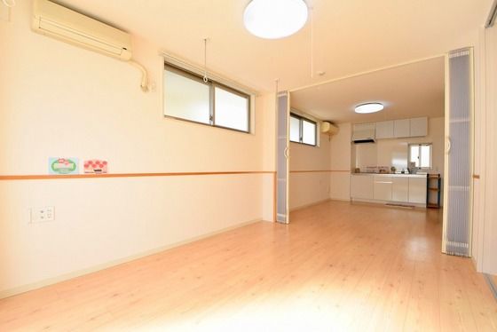 �y�����E���r���O�z�@