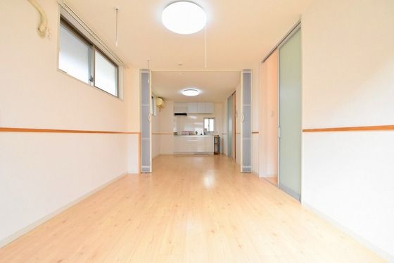 �y�����E���r���O�z�@