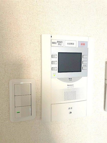 �y�Z�L�����e�B�z�@