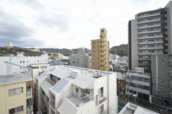 �y���]�z�@