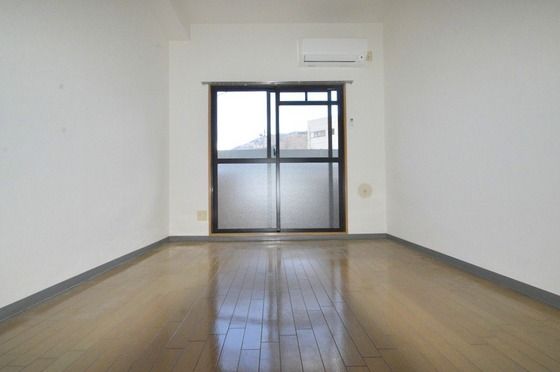 �y�����E���r���O�z�@