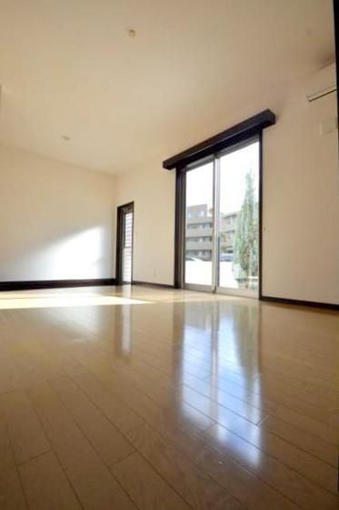 �y�����E���r���O�z�@