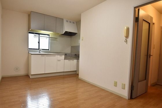 �y�����E���r���O�z�@