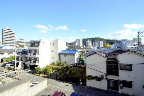 �y���]�z�@