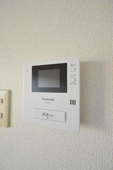 �y�Z�L�����e�B�z�@