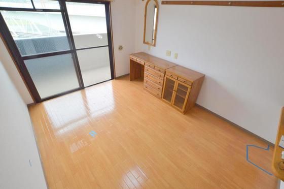 �y�����E���r���O�z�@