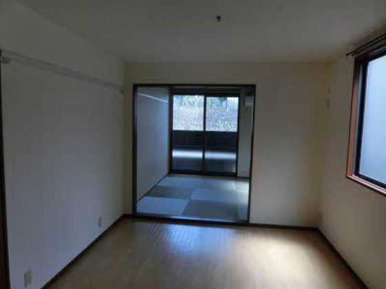 �y�����E���r���O�z�@