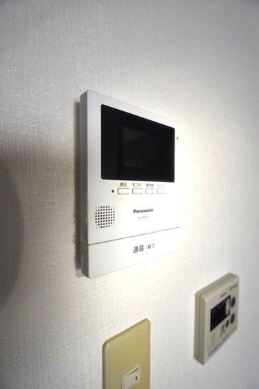 �y�Z�L�����e�B�z�@