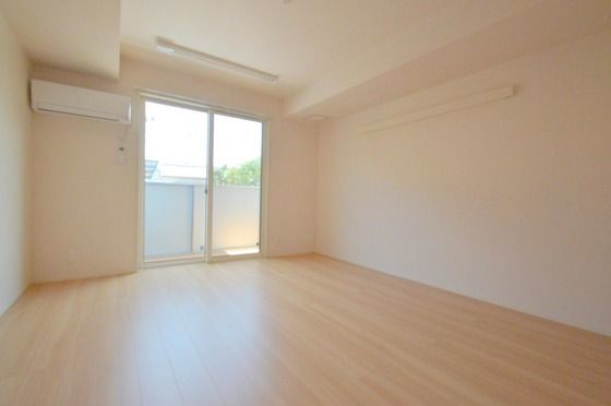 �y�����E���r���O�z�@