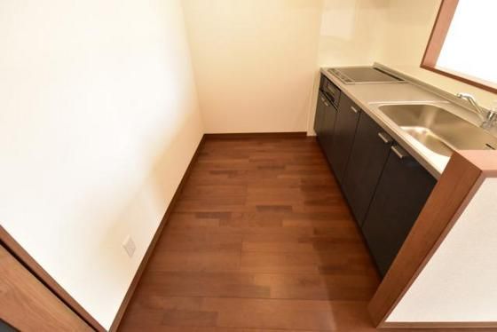 �y�����E���r���O�z�@