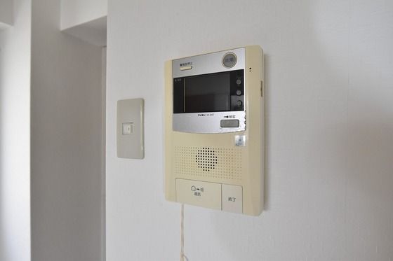 �y�Z�L�����e�B�z�@