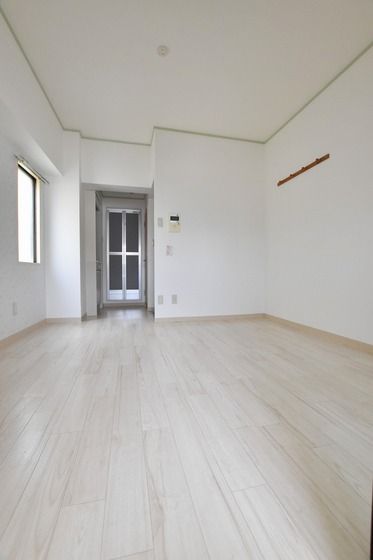 �y�����E���r���O�z�@